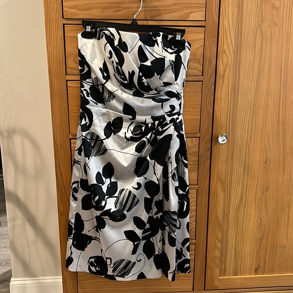White House Black Market formal strapless dress size 2 white with black flowers
